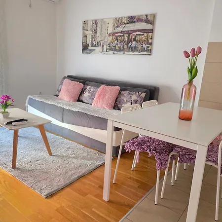 Nakiiii Apartmanii *